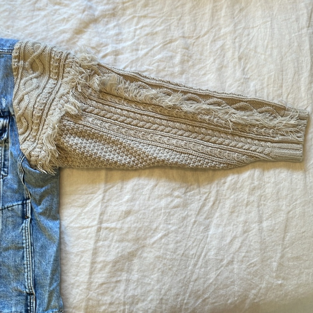 NWOT Blank NYC Large Distressed Denim Jean Jacket with Sweater Sleeves - Picture 9 of 10
